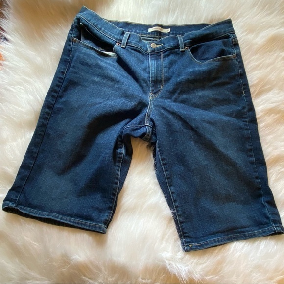 Levi’s Strauss‎ Shorts Women’s Size 32 Bermuda Jeans - Picture 1 of 16